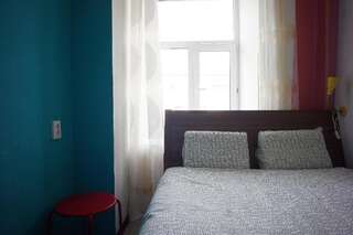 Гостиница Vitamin Hostel Санкт-Петербург Двухместный номер эконом-класса с 1 кроватью и общей ванной комнатой-21